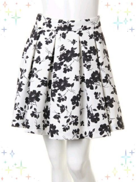 新品 イング モノトーン花柄フレアスカート イング Ingni 新品 新品 イング モノトーン花柄フレアスカート イング Ingni 新品