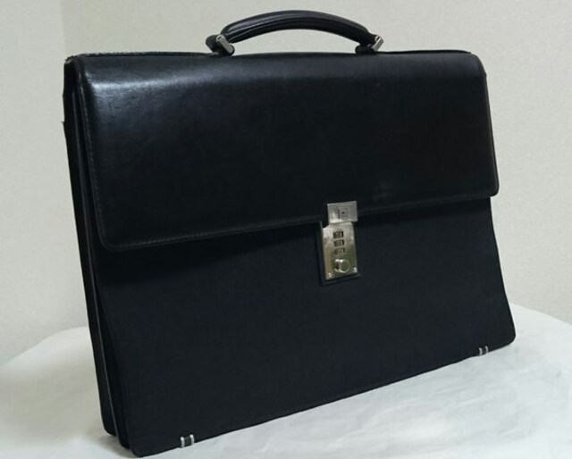 正規 ヴェルサーチversace ロック付ビジネスバッグ黒 ブリーフケース 書類鞄 メンズ ジャンニ ヴェルサーチ Gianni Versace 新品 中古のオークション モバオク 正規 ヴェルサーチversace ロック付ビジネスバッグ黒 ブリーフケース 書類鞄 メンズ ジャンニ ヴェルサーチ Gianni Versace 新品 中古のオークション モバオク